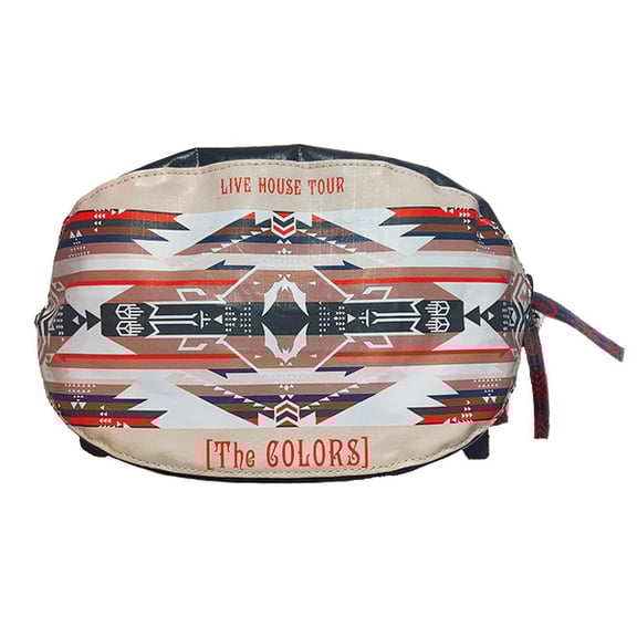 キャンプ場に馴染むCOLORのポーチ【マルチポーチ】